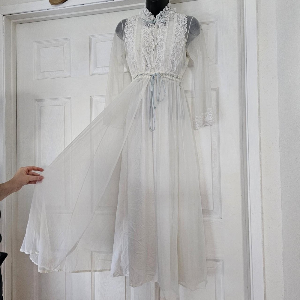 60s/70s vtg peignor nightgown setSize small on both60s/70s vintage